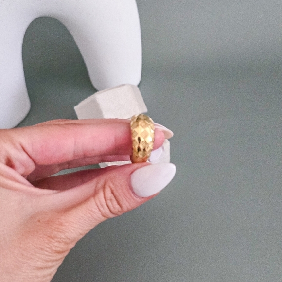 Stainless steel gold tone chunky textured ring new - Picture 4 of 6